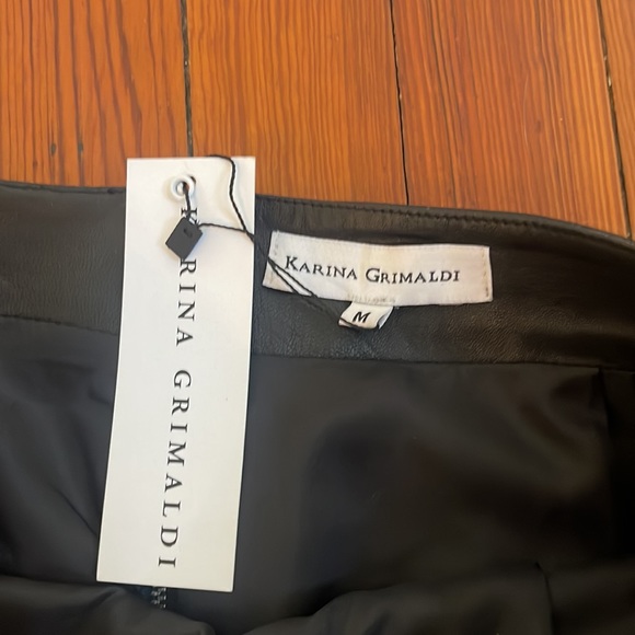 New with tag Karina Grimaldi black real leather skirt. Size medium. Fits like 6 - Picture 4 of 7